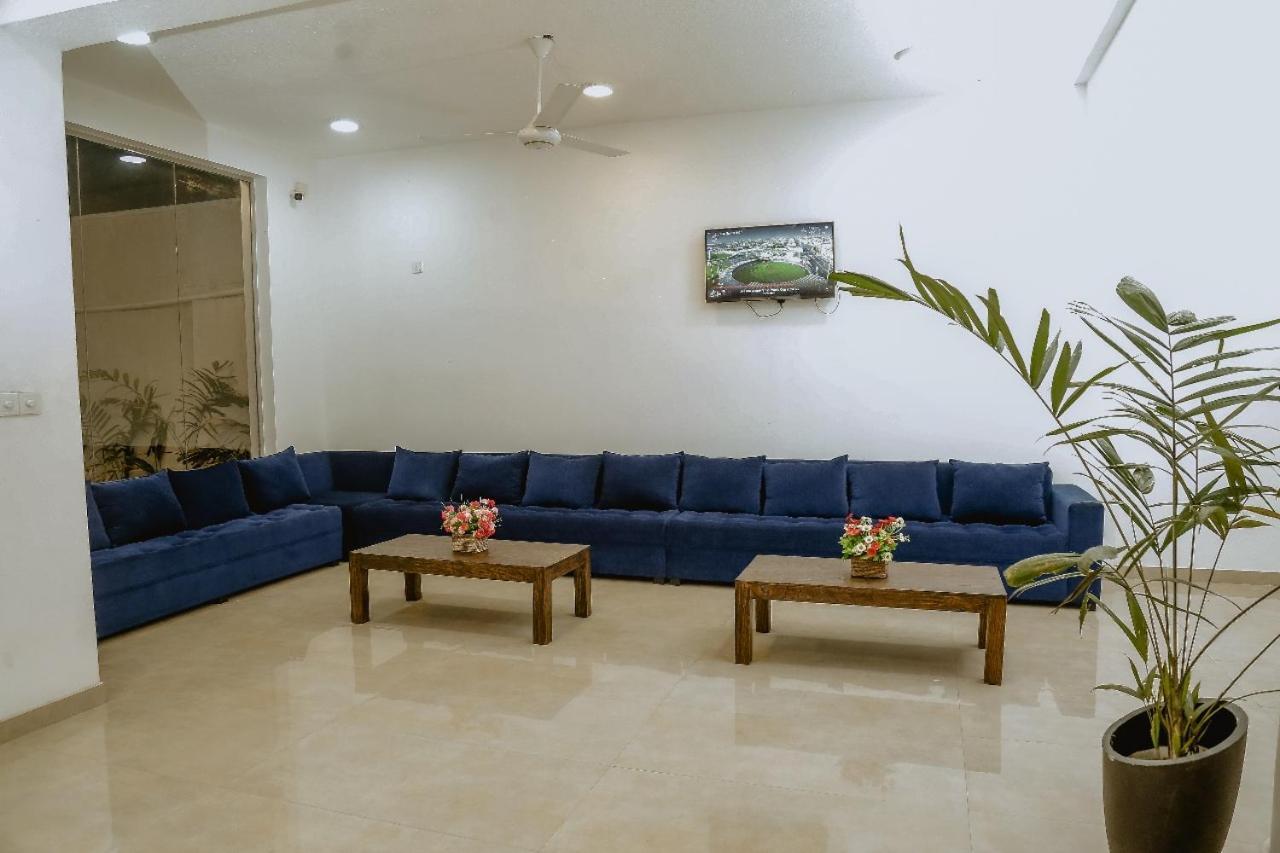 Lucky Transit Hotel - Katunayake Airport Buitenkant foto