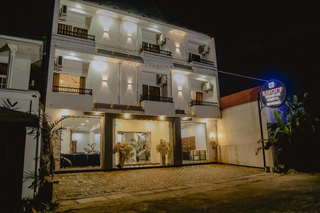 Lucky Transit Hotel - Katunayake Airport Buitenkant foto