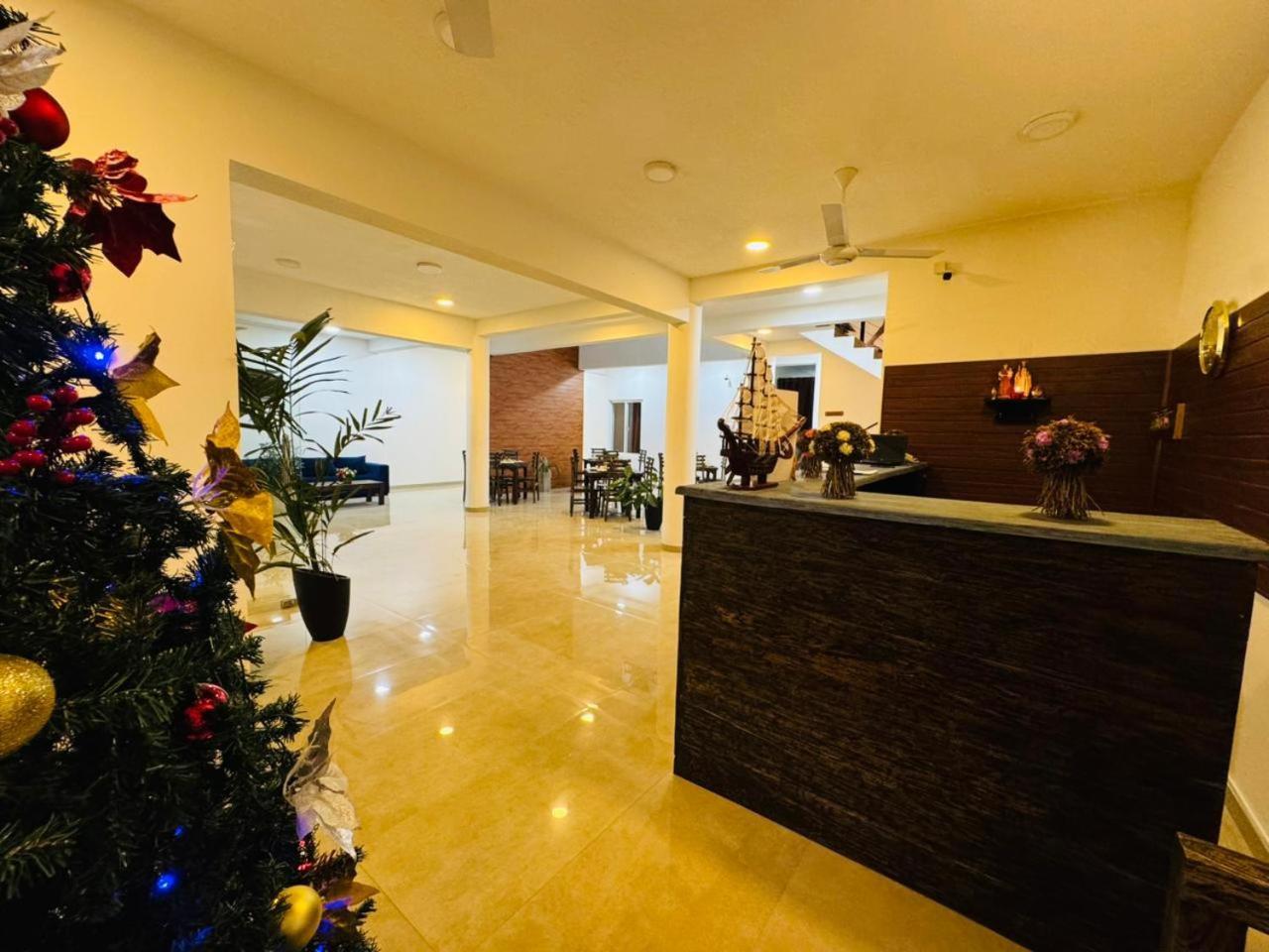 Lucky Transit Hotel - Katunayake Airport Buitenkant foto