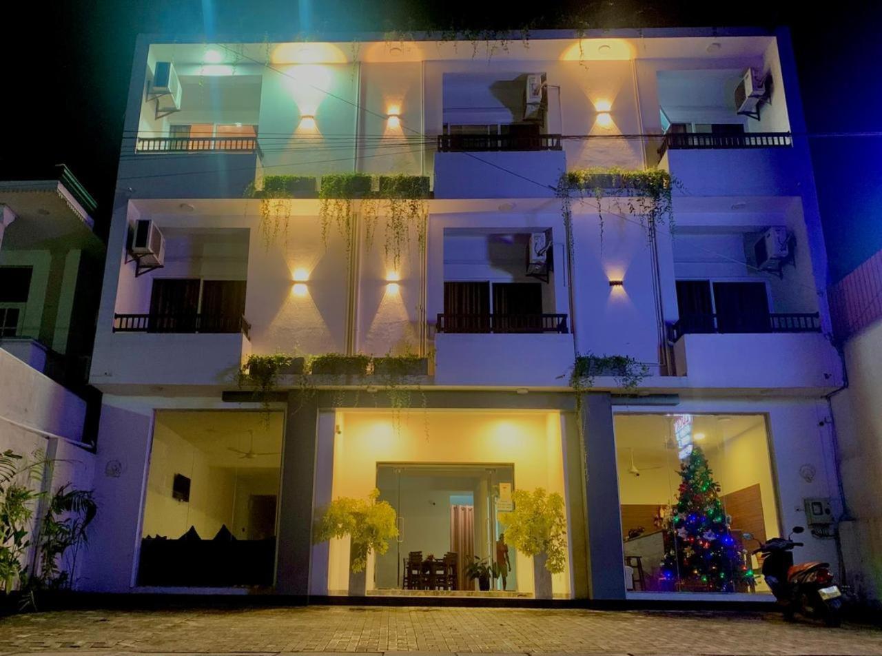 Lucky Transit Hotel - Katunayake Airport Buitenkant foto