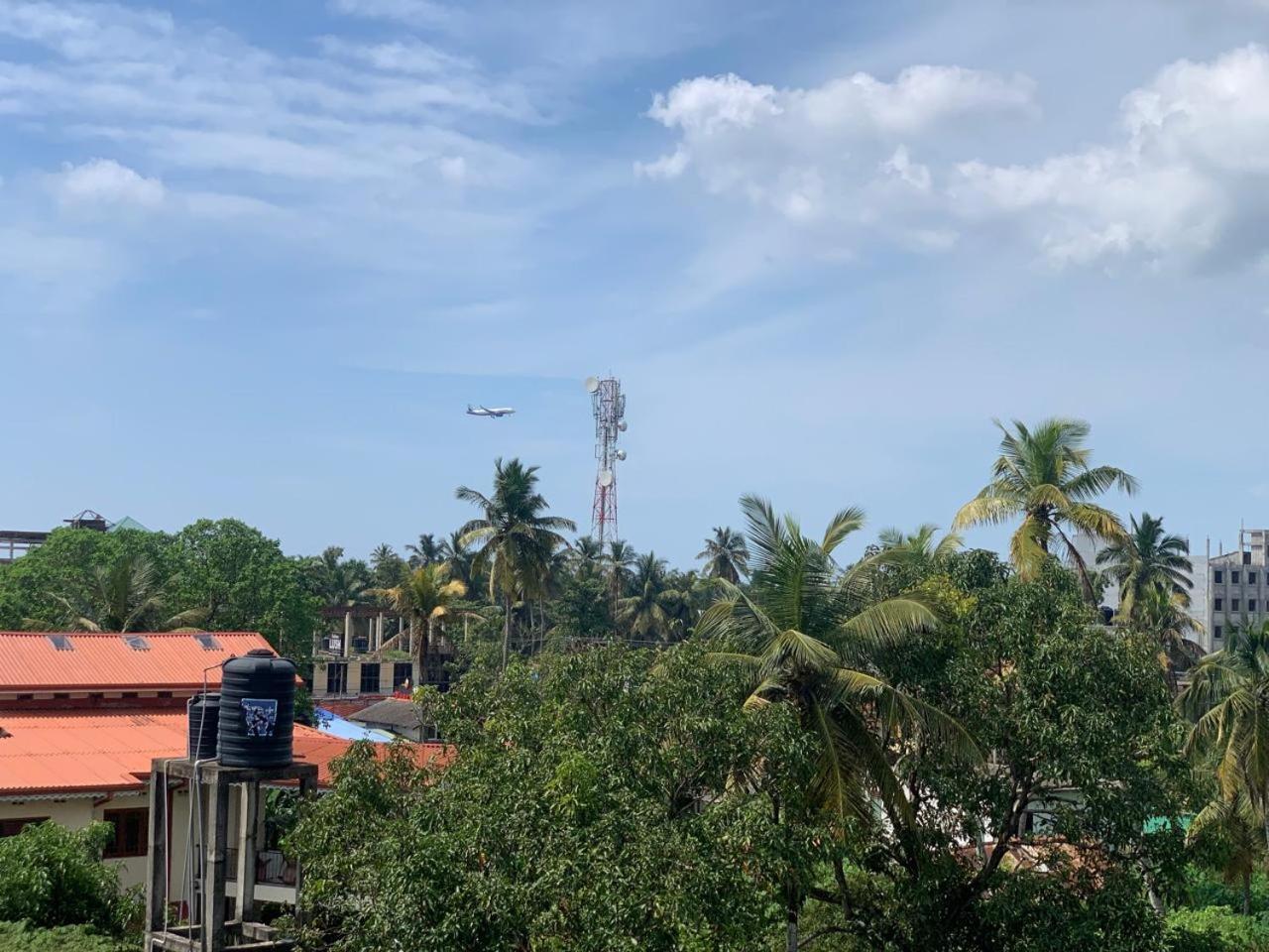 Lucky Transit Hotel - Katunayake Airport Buitenkant foto